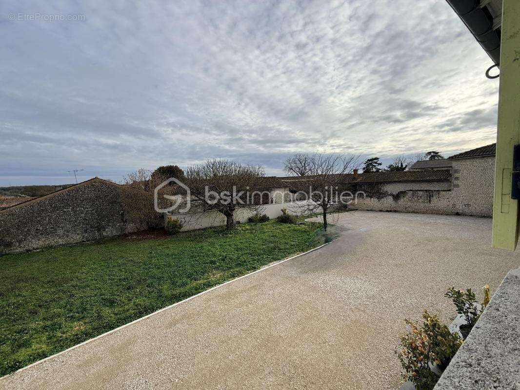 maison en pierre 4 chambres et garage - photo 4
