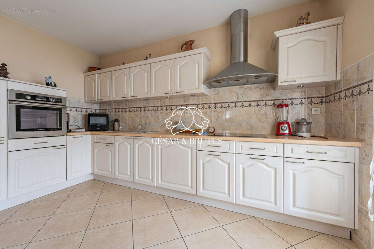 Maison 161 m² à Chaponnay  - photo 2
