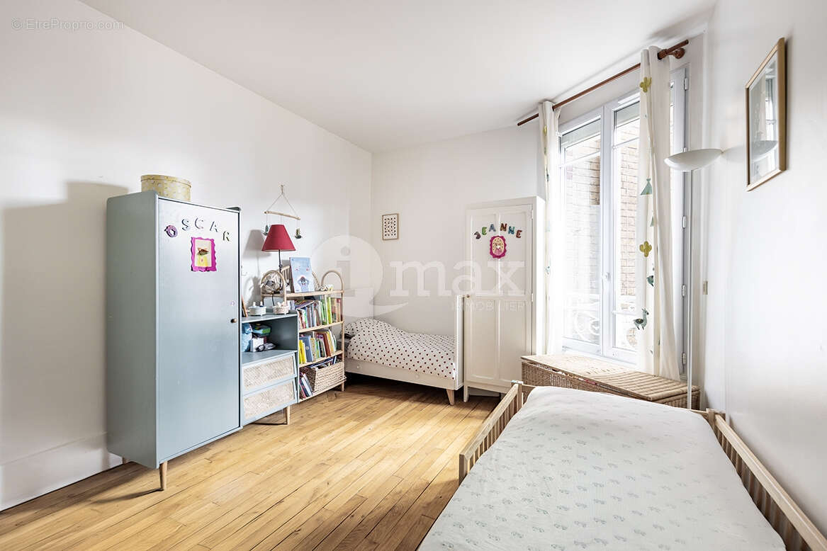 Appartement à COURBEVOIE