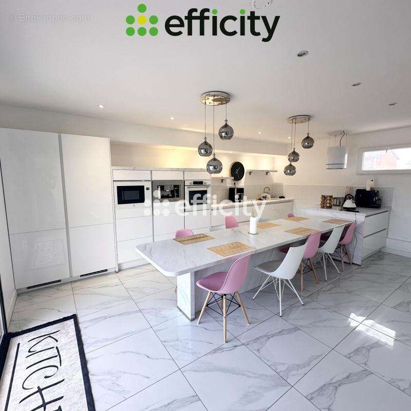 Maison à VAULX-EN-VELIN