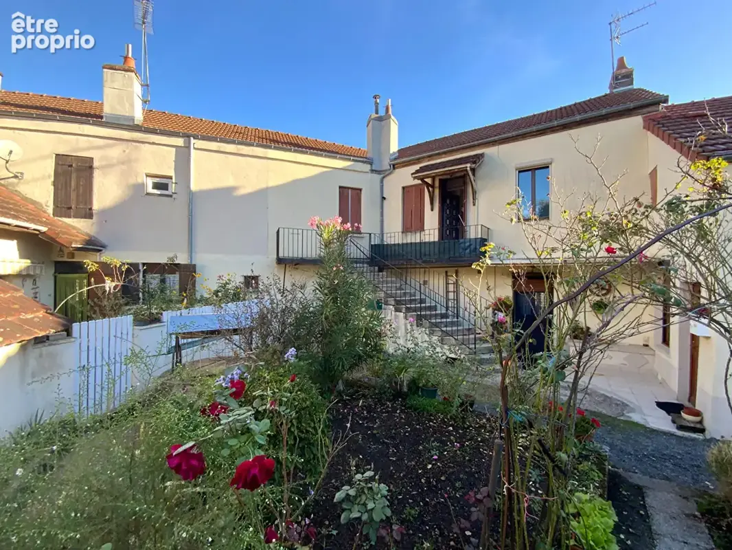 LE CREUSOT proche commodités. Immeuble comprenant deux appartements loués - photo 1