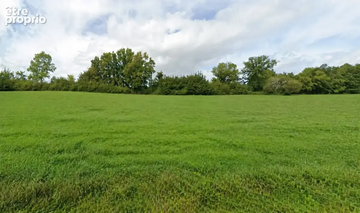 Terrain à MILHAC-DE-NONTRON