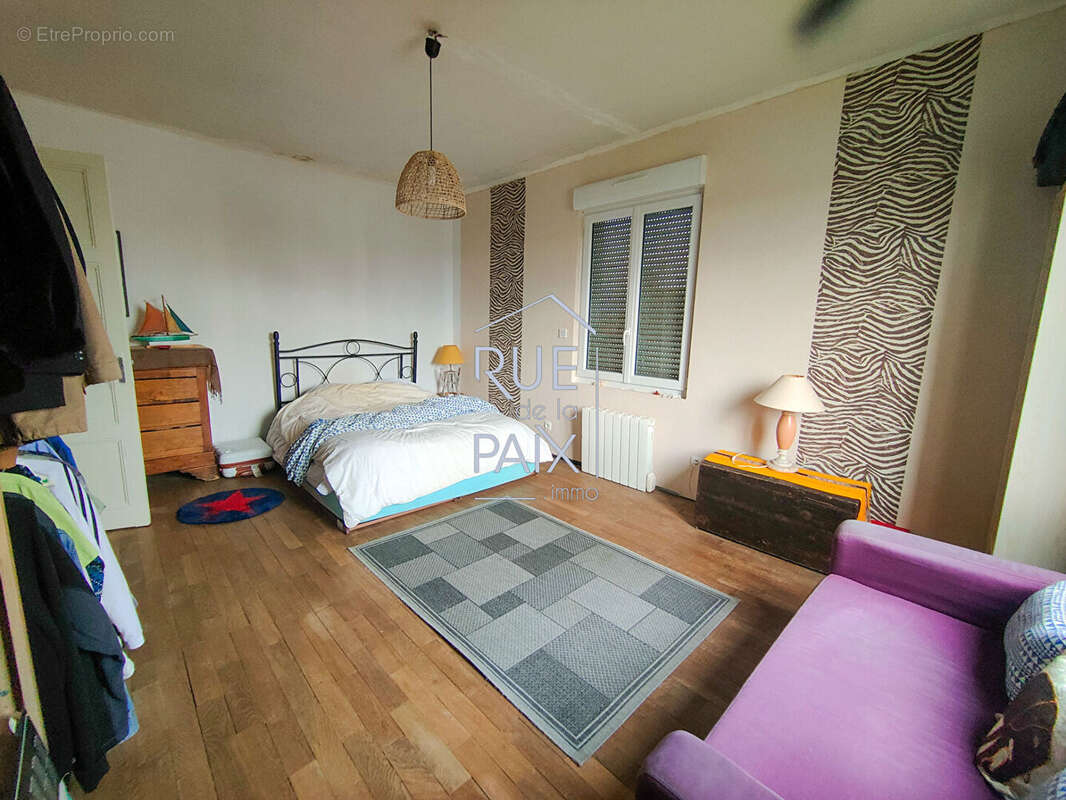 Maison à LENCLOITRE