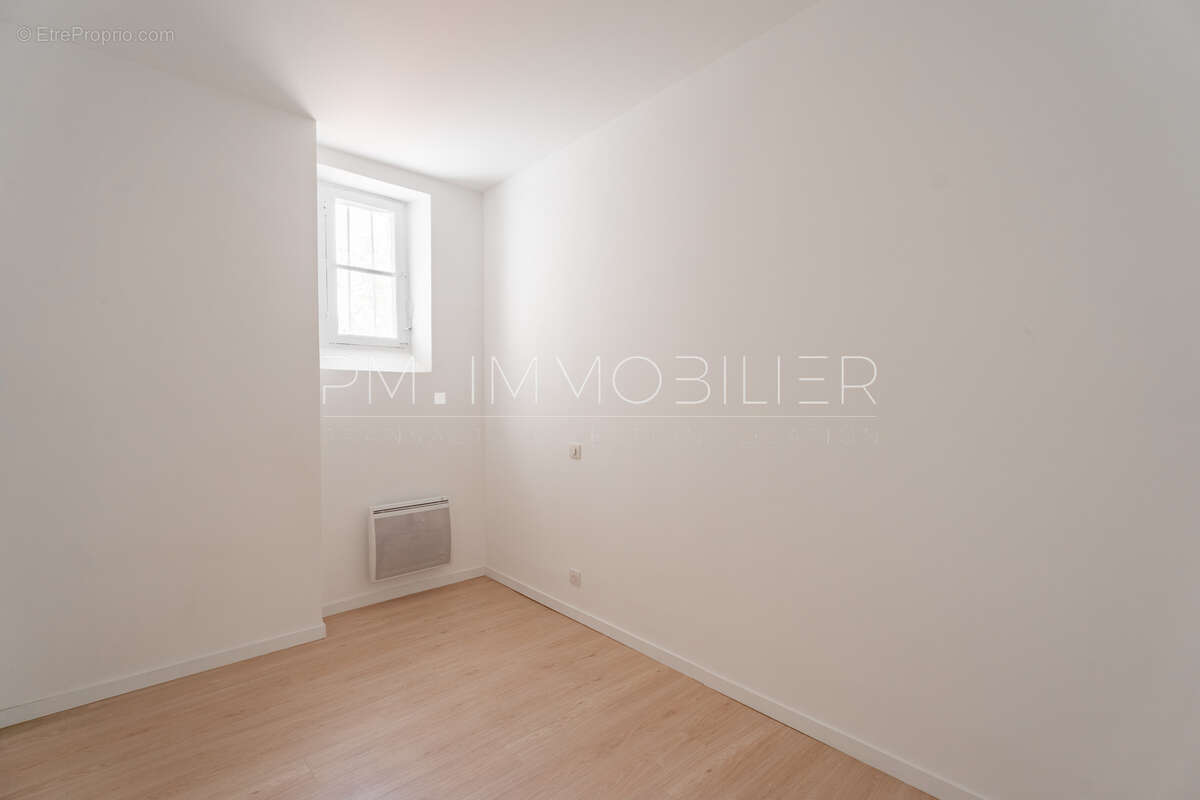 Appartement à MARSEILLE-5E