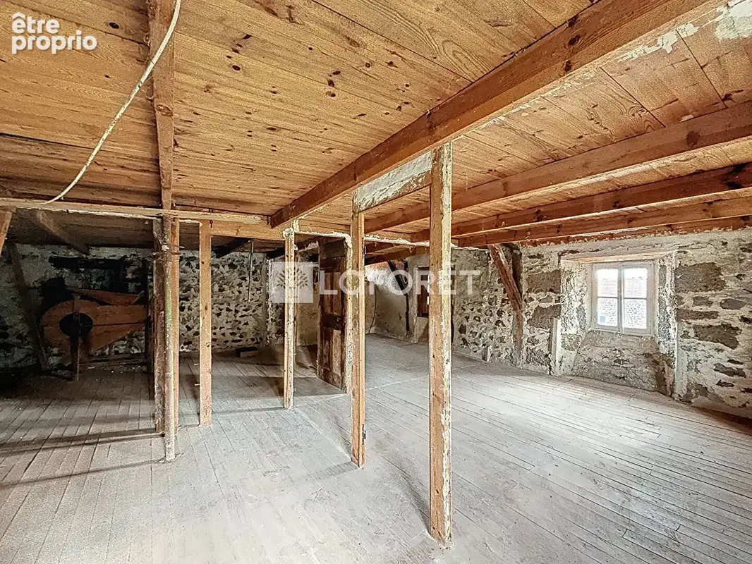 Corps de ferme en pierre avec grange - 151 m² -Fort potentiel - photo 8