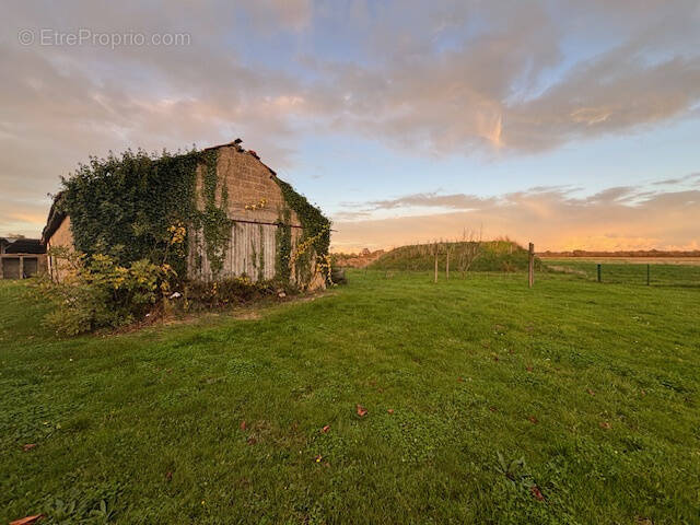 Parking à TALMONT-SAINT-HILAIRE