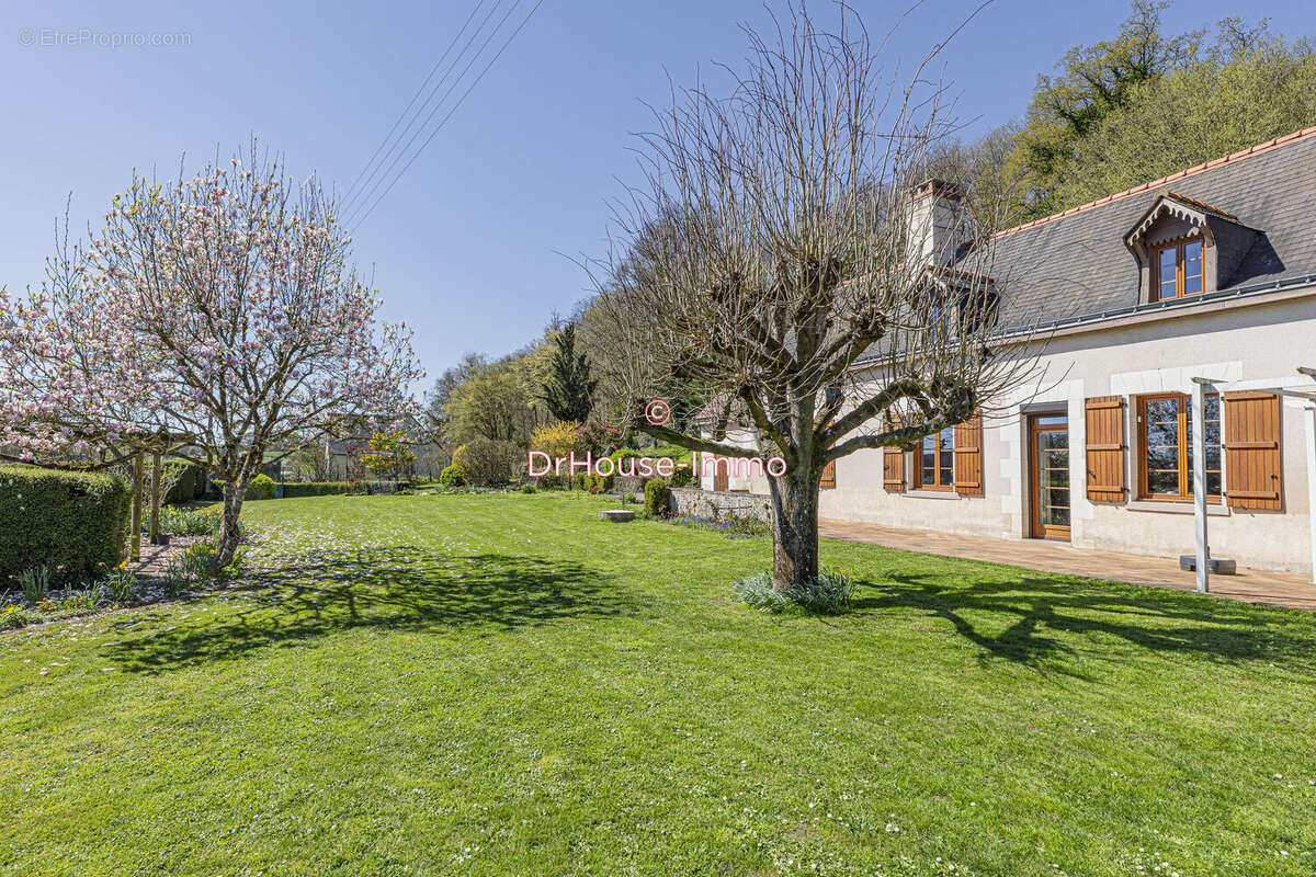 Maison à NEUILLE-LE-LIERRE