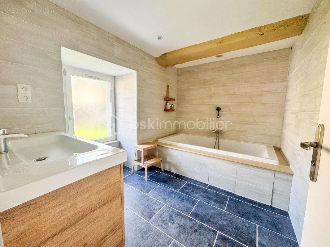 Maison à NOYAL-CHATILLON-SUR-SEICHE