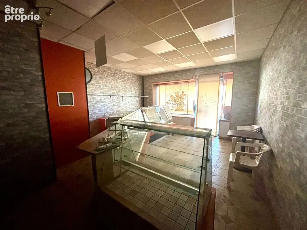 Local commercial de 55m² avec cave de 50m² environ - photo 5