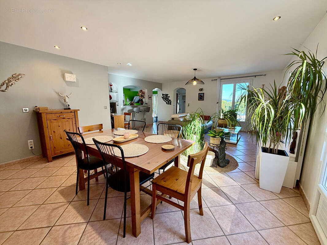 Maison à SAINT-MAXIMIN-LA-SAINTE-BAUME