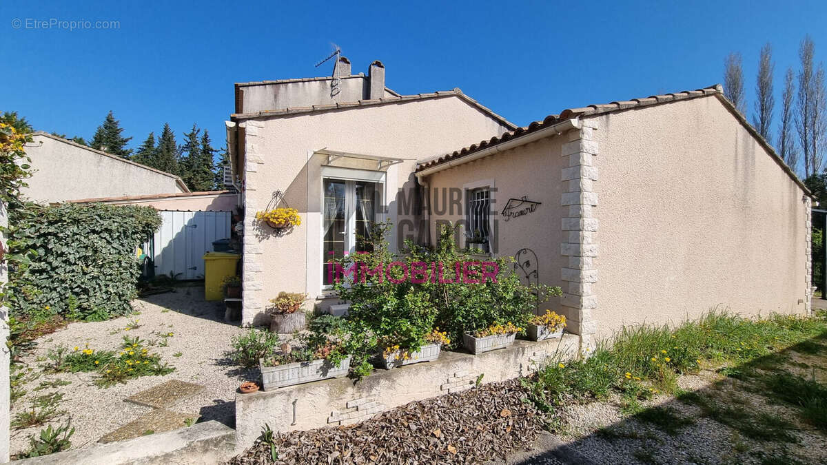 Maison à ENTRAIGUES-SUR-LA-SORGUE