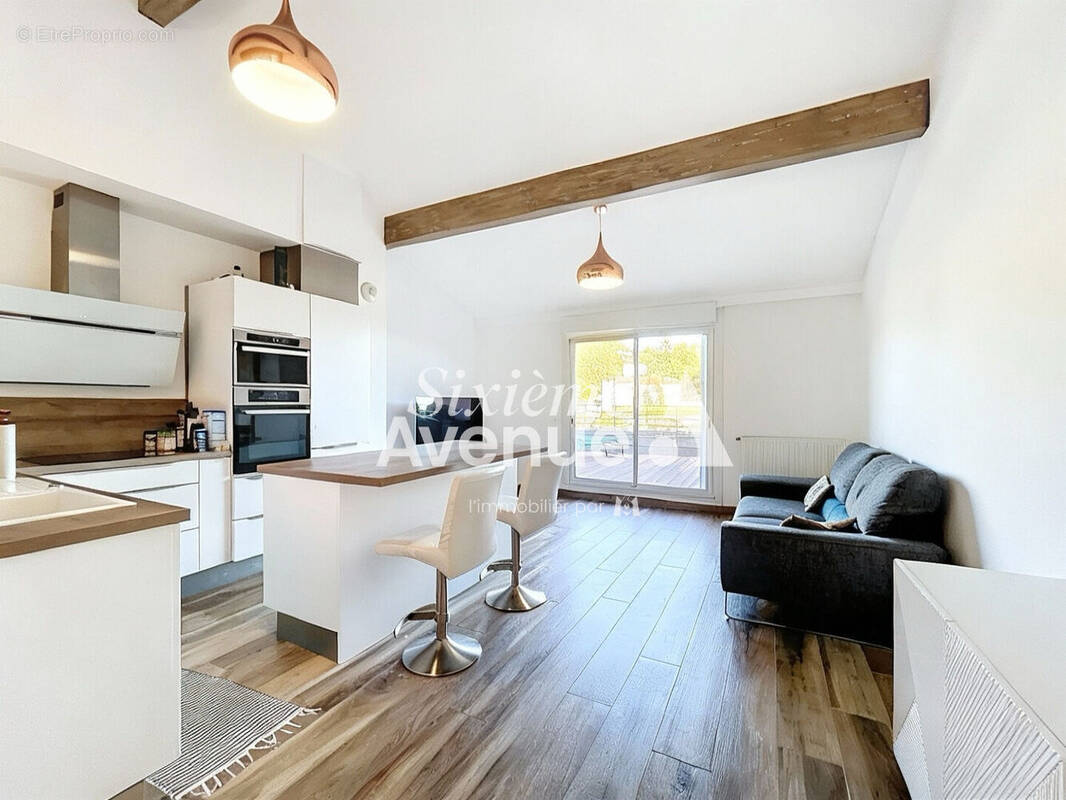 Appartement à CHATEAUNEUF-GRASSE