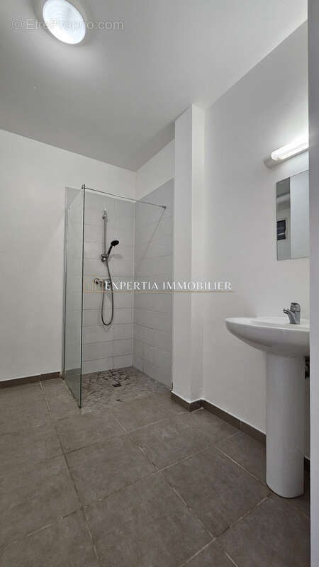 Appartement à REMIRE-MONTJOLY