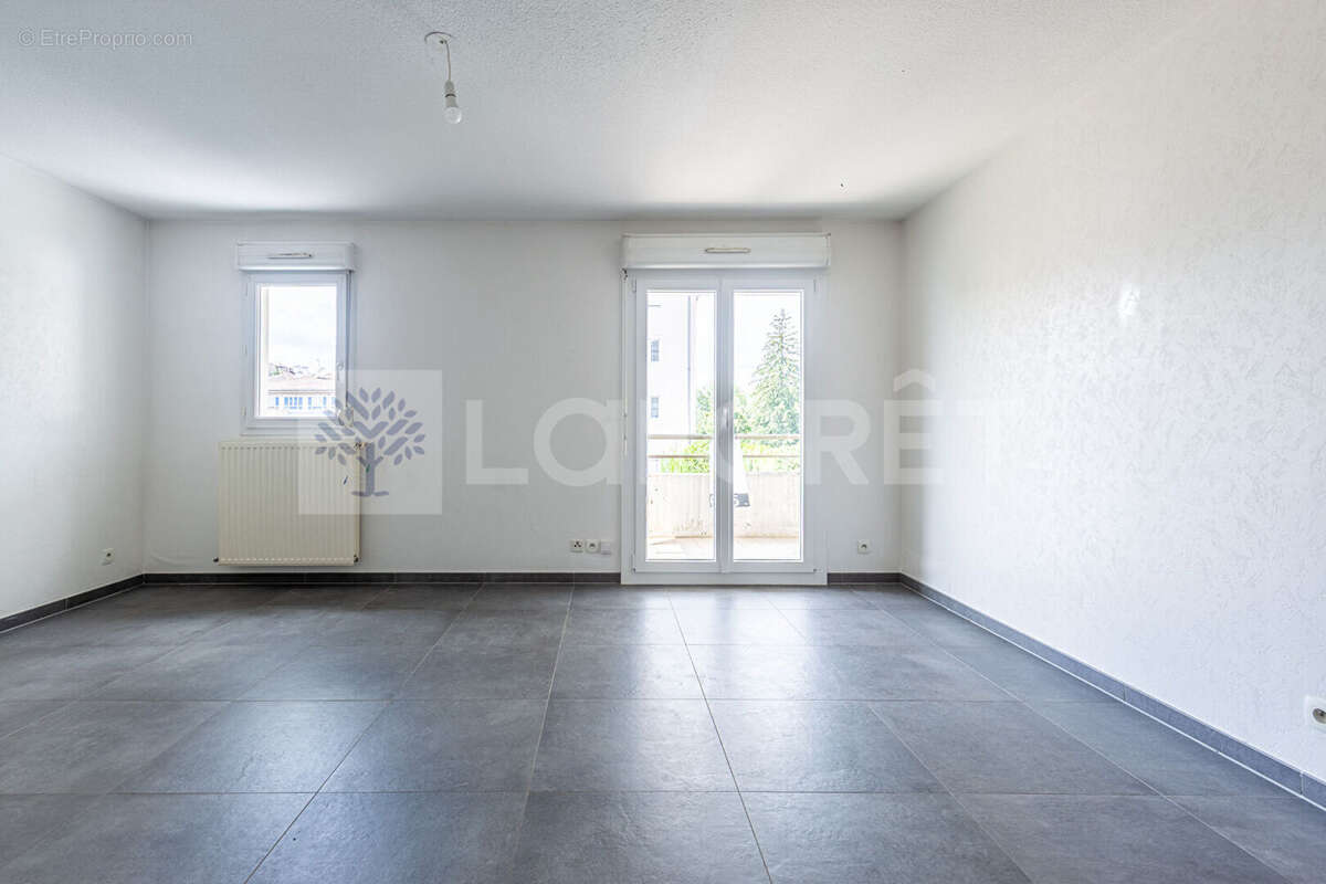Agence immobiliere laforet - "glycine" - annecy - appartement t2 de 44,57m² - balcon - cave - garage en option - photo 2