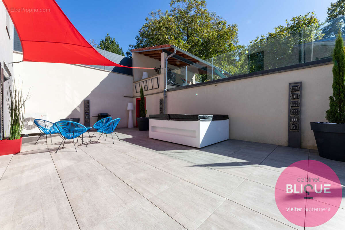 Maison à LAY-SAINT-CHRISTOPHE