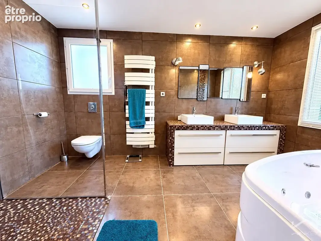 Nathalie Sinad vous présente à Uchaux cette propriété d'environ 201 m2 au total, avec piscine, studio et appar - photo 15