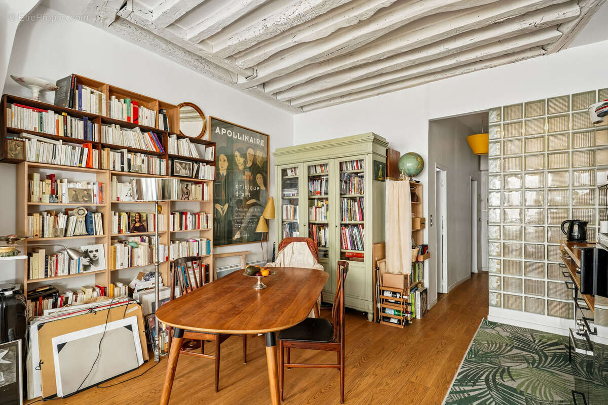 Appartement à PARIS-3E