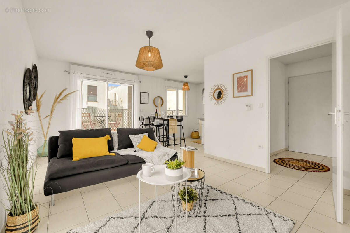 Appartement à BEAUZELLE