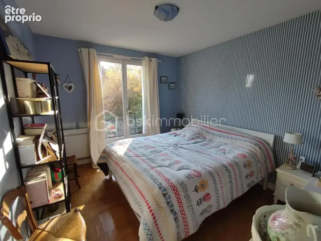 Pavillon sur sous-sol de 184 m² avec jardin et dépendance - photo 12