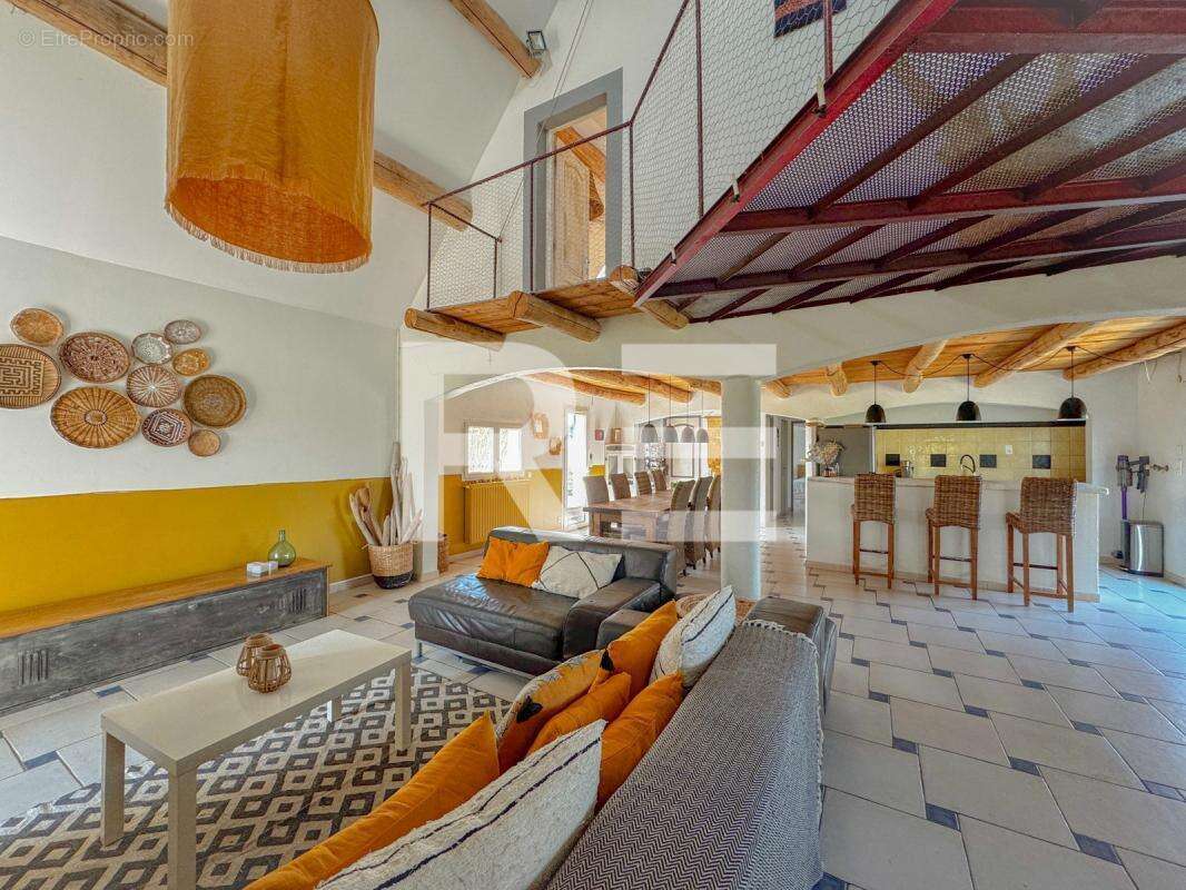 Maison à BELLEGARDE