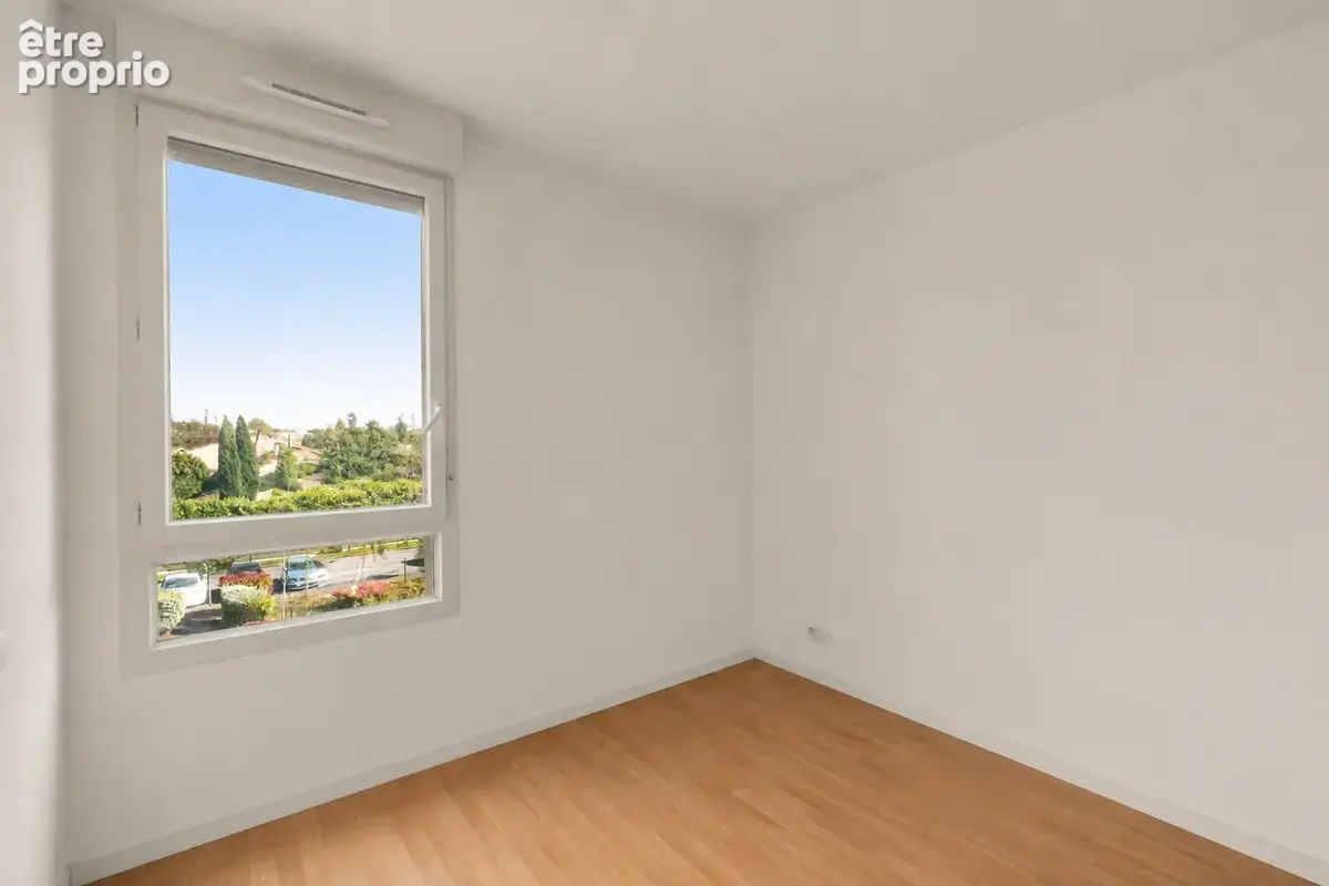 Dernier étage - grand t2 lumineux + parking - photo 7