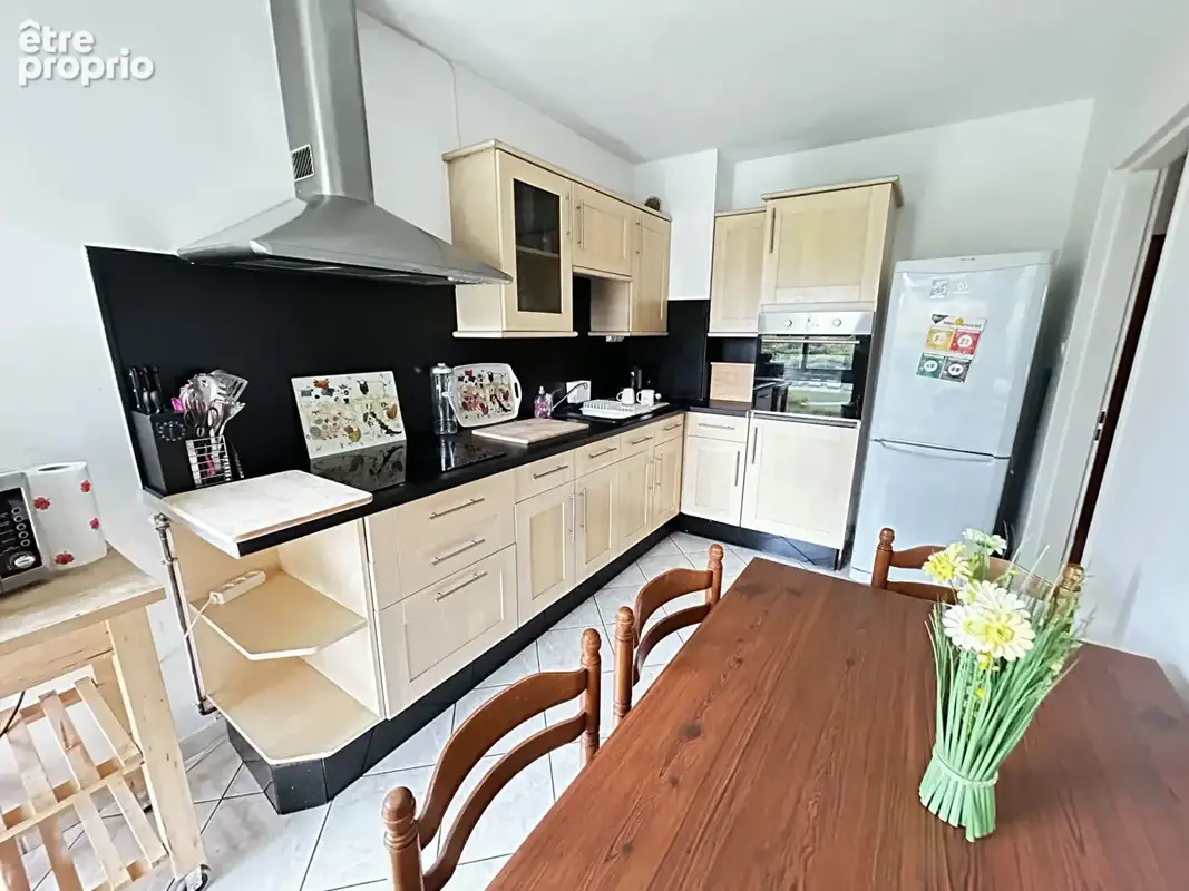 FINISTÈRE: Brest. Spacieux appartement T4 meublé avec ascenseur et deux places de stationnement sécurisées. - photo 7