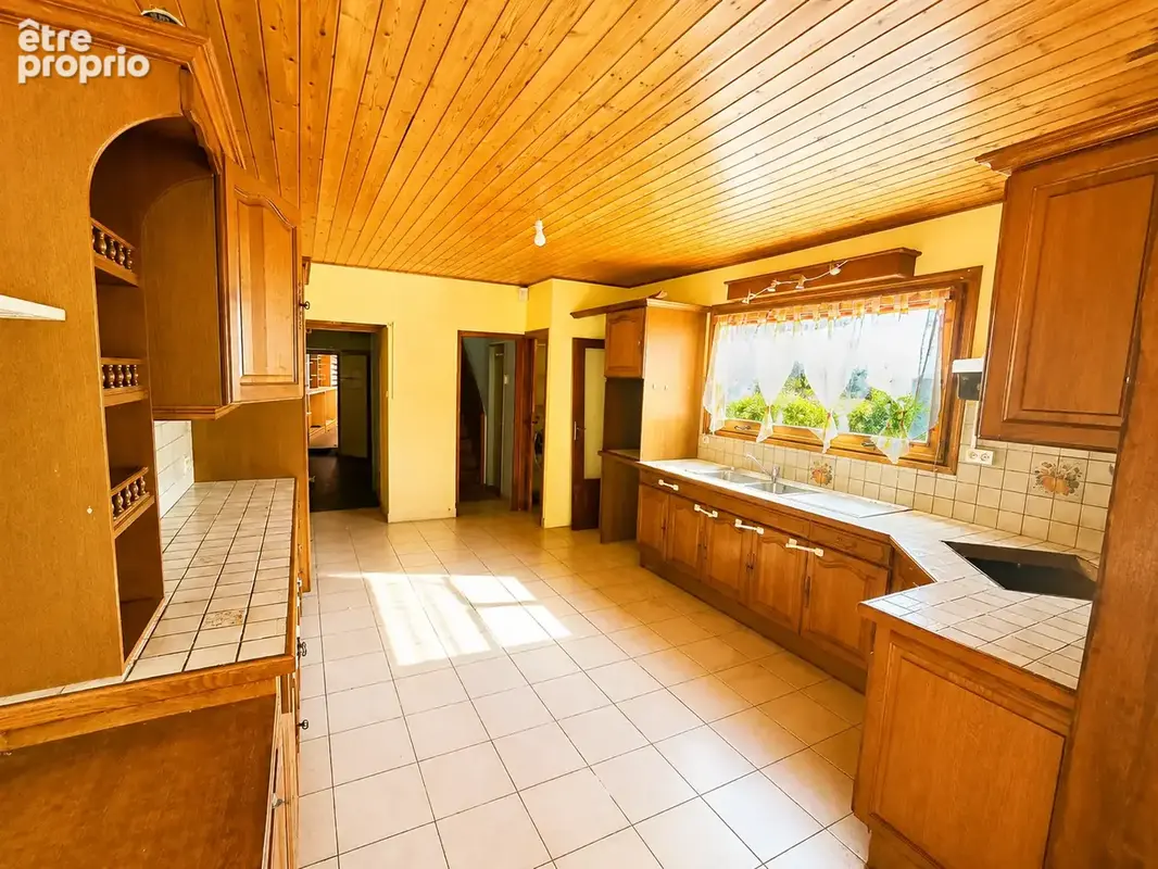 Noirmoutier-en-l'Ile centre. Maison de 211 m2 avec garage et jardin. 461 120 € FAI - photo 3