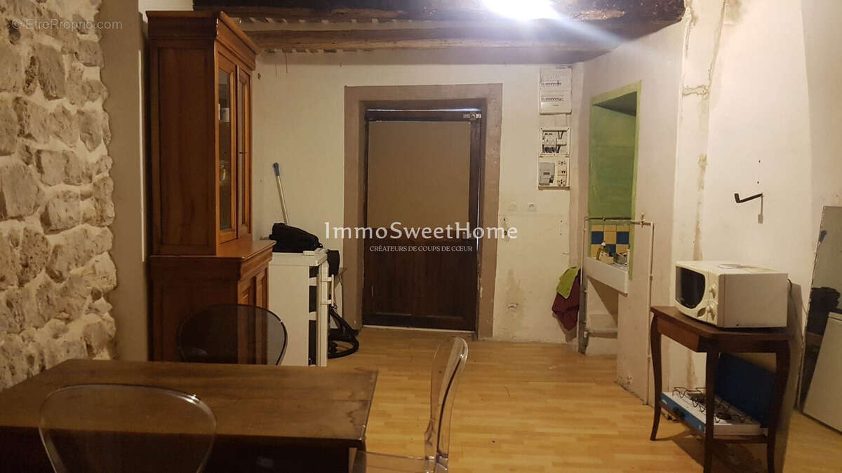 Maison à LA ROCHE-SUR-LE-BUIS