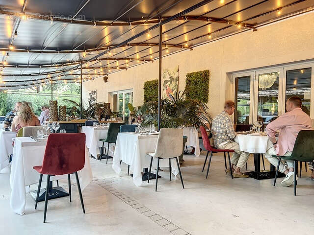 Commerce à SAINT-LAURENT-DES-ARBRES