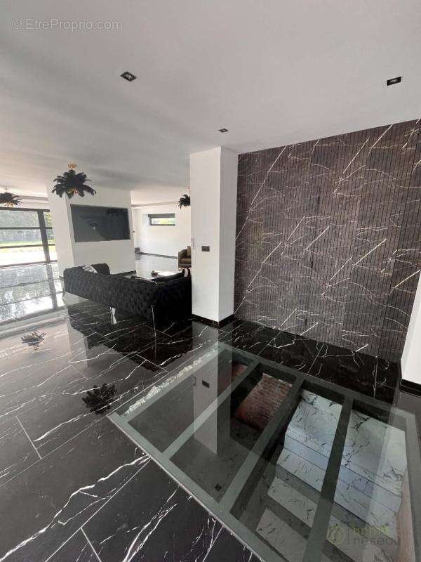 Maison 244 m² à Feignies  - photo 7