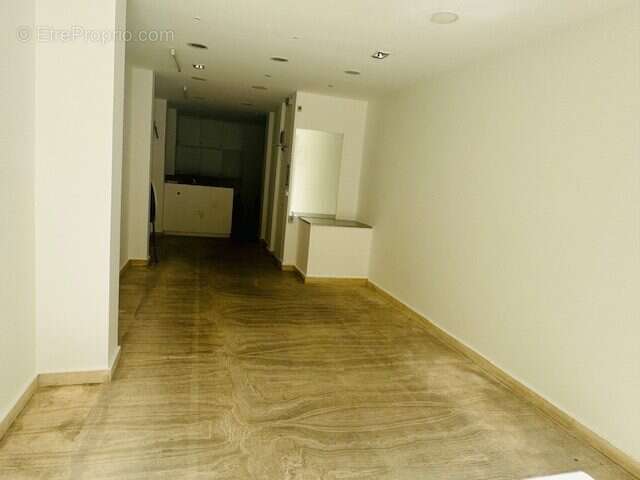 Commerce à PARIS-2E