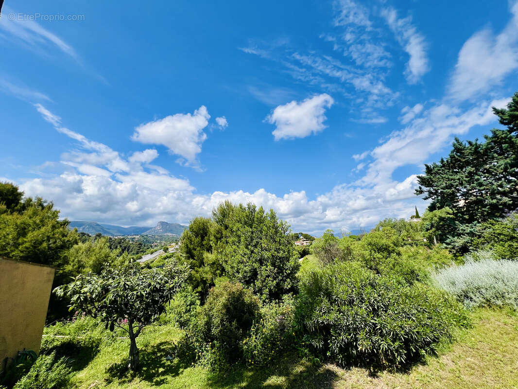 Maison à SAINT-LAURENT-DU-VAR