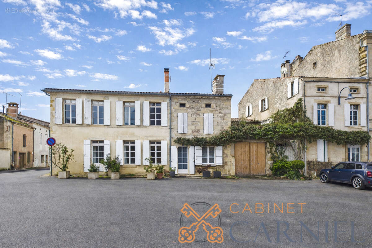Maison à COUTHURES-SUR-GARONNE
