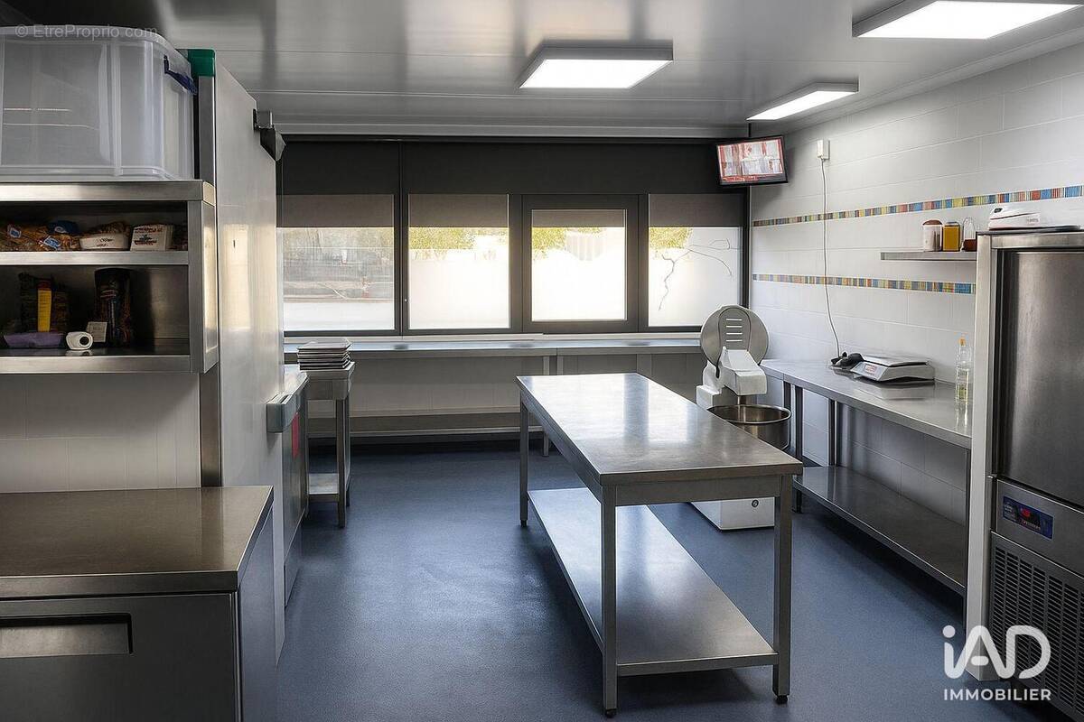 Photo 1 - Commerce à CARROS