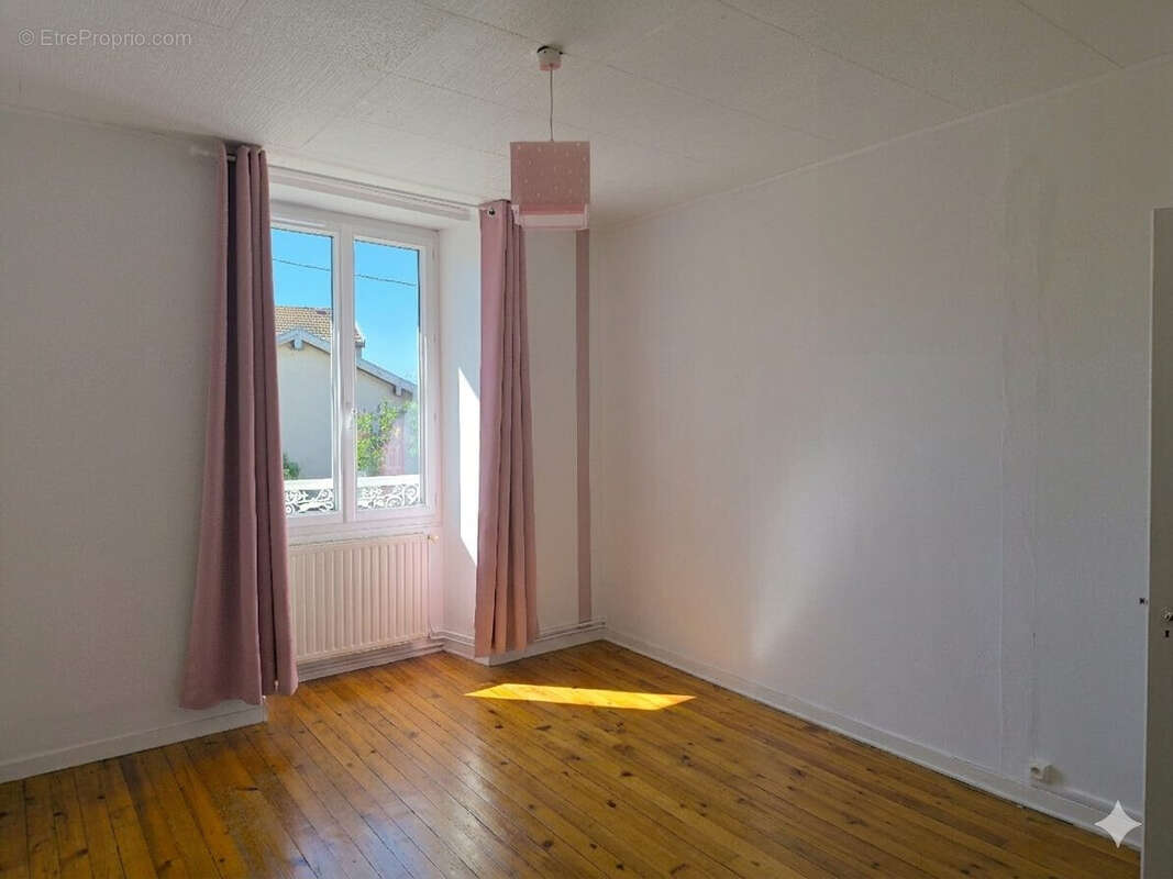 Maison 98 m² à Saint-Jean-Le-Vieux  - photo 5