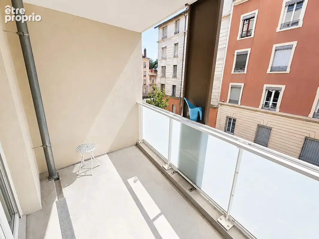 VILLEURBANNE - T3 de 68,24 m² avec balcon et garage - photo 7