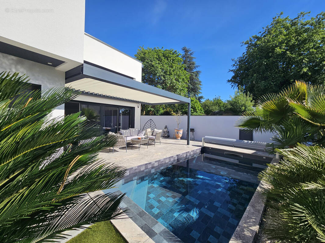 Maison à SALAISE-SUR-SANNE