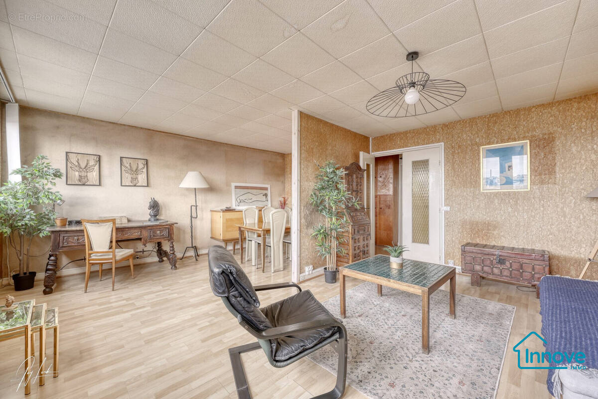 Appartement à PARIS-18E