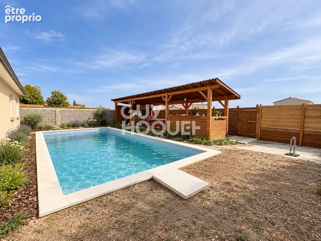 YSSAC LA TOURETTE - Plain pied 103 m2, 3 chambres, Piscine - photo 2