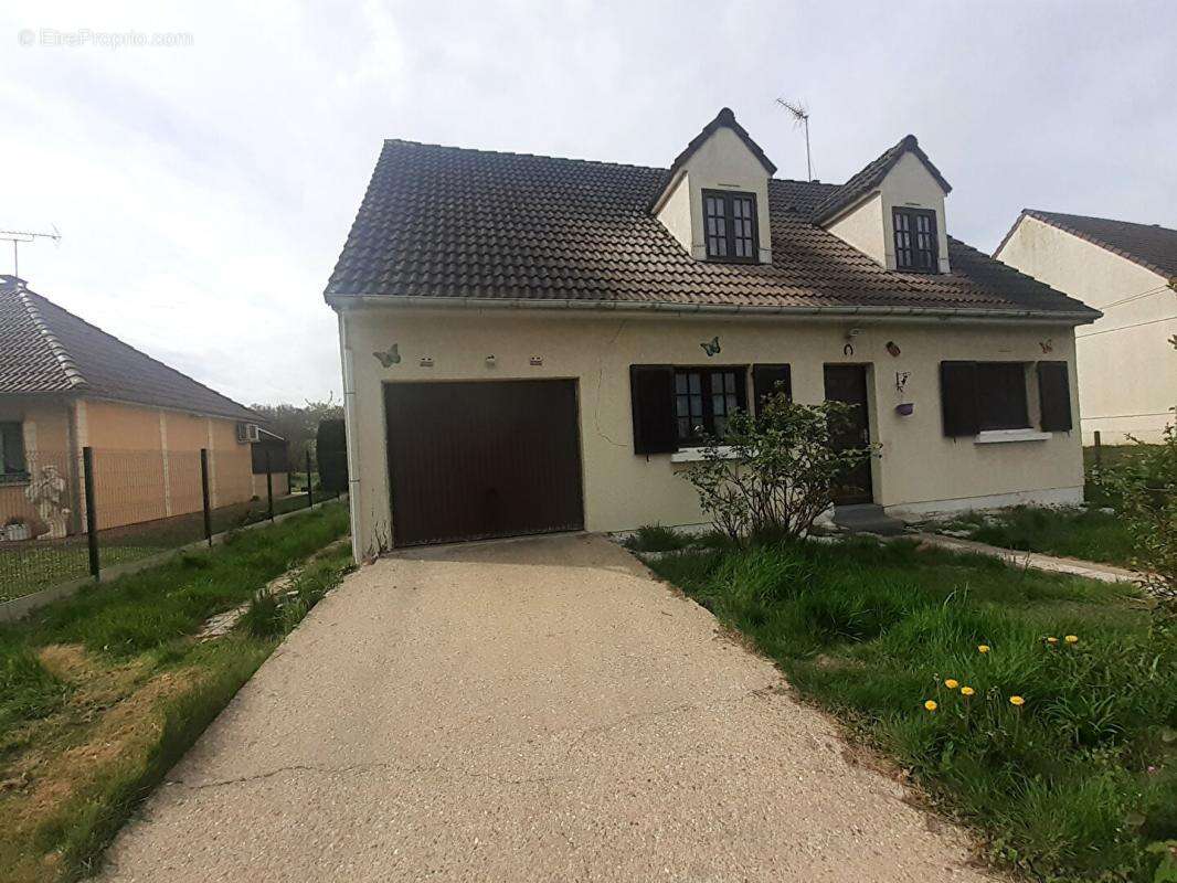 Maison à SAINT-GERMER-DE-FLY