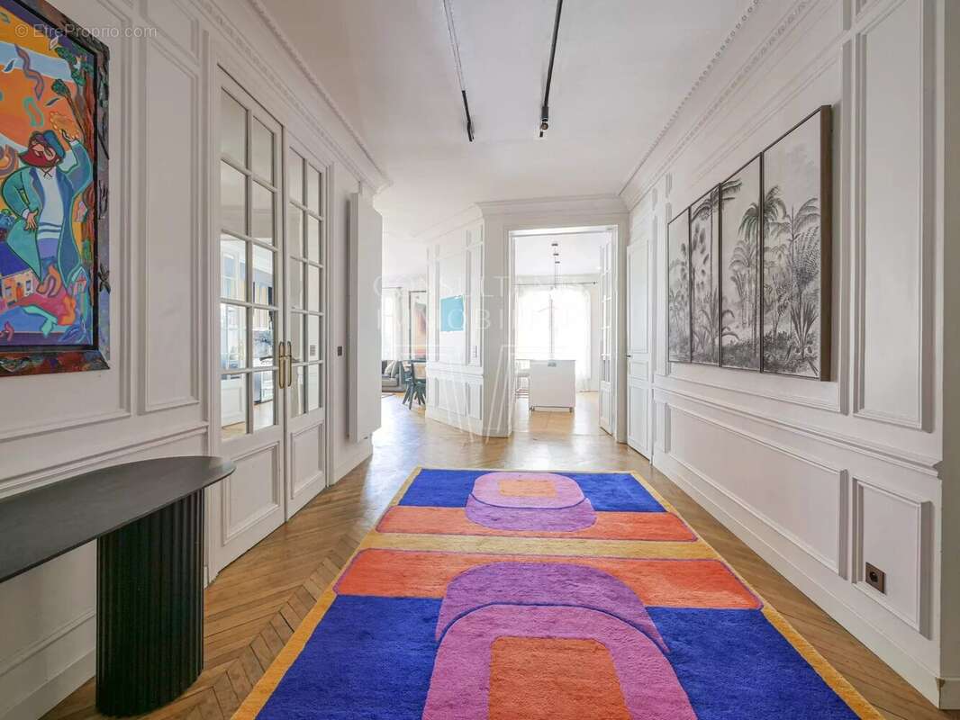 Appartement à PARIS-16E