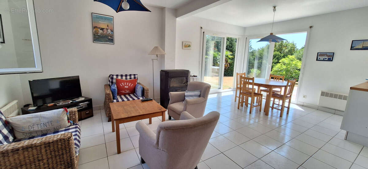 Fouesnant, Jolie maison de 4 chambres, sur un beau terrain arboré de 2000 m² ! - photo 3