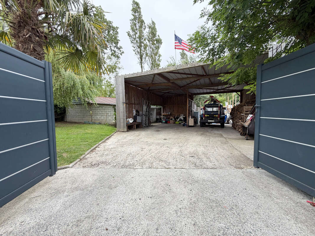 Maison familiale avec grand garage, carport et jardin - photo 9