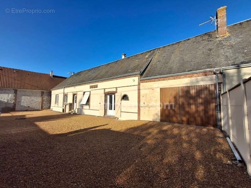 Maison à TREMBLAY-LES-VILLAGES