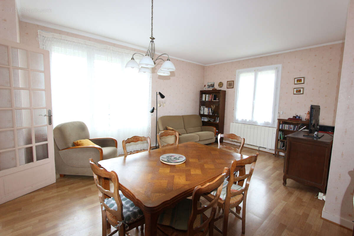 Maison à VARENNES-VAUZELLES