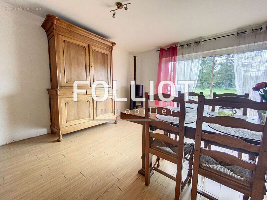 Maison à LE MESNIL-VILLEMAN