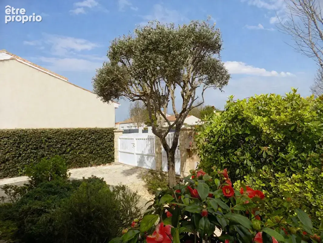 Maison Familiale de plain-pied avec piscine Soubise - photo 17