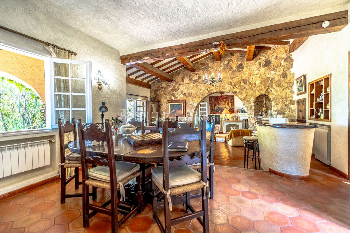 Maison à LES ISSAMBRES