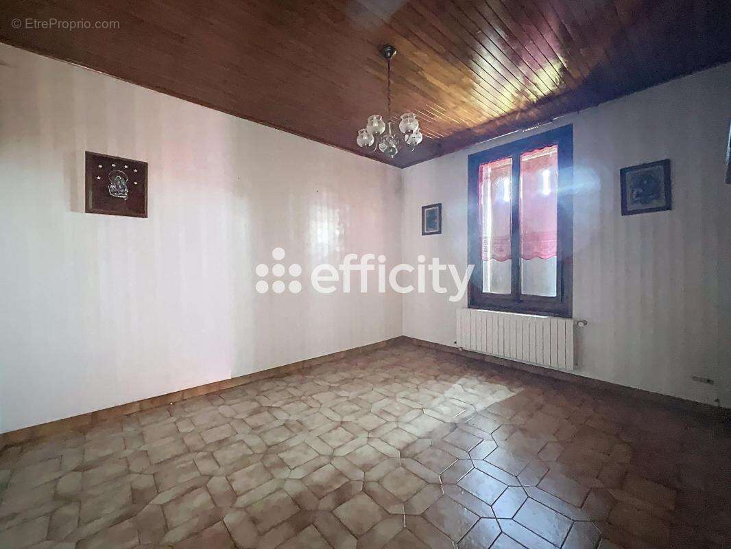 Maison à LA ROCHE-SUR-FORON