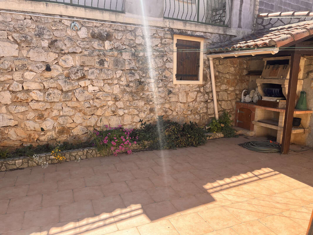 A vendre -Maison de maçon et garage  avec vue dégagée-Marseille 11 ème arrondissement - photo 11